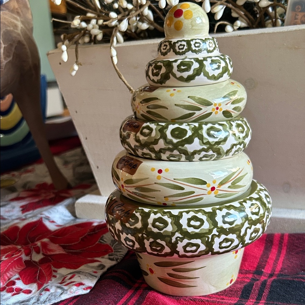 Temptations Green and Cream Measuring Cups - Picture 2 of 15